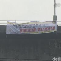 ada-lagi-spanduk--pks-khilafah-islamiyah--kini-di-slipi