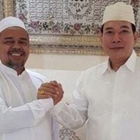 salam-komando-tommy-soeharto-dengan-habib-rizieq-di-mekah