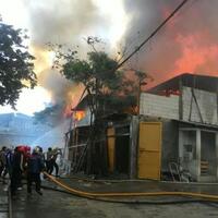 api-bakar-dua-rumah-di-palmerah