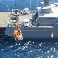 lantamal-vi-jemput-abk-asing-yang-sakit-di-selat-makassar