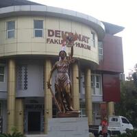 tak-genggam-timbangan-dewi-keadilan-di-semarang-pegang-pancasila