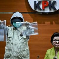 kpk-selisik-aliran-suap-ke-pimpinan-komisi-vii