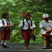 mitos-anak-sd-era-90an-dulu-dipercaya-tapi-sekarang-malah-bikin-ketawa-nostalgia