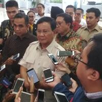 prabowo-ingin-ajarkan-puan-naik-kuda