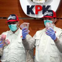 kpk-amankan-uang-rupiah-dan-valas-dari-lapas-sukamiskin