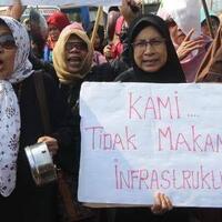 demo-ibu-ibu-tuntut-sembako-turun