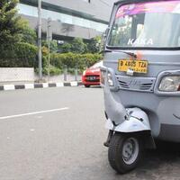 warga-jakarta-bisa-jajal-bajaj-yang-dihias-ala-hewan-khas-indonesia