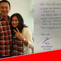 melalui-secarik-kertas-ahok-tulis-dukungan-jokowi-dua-periode