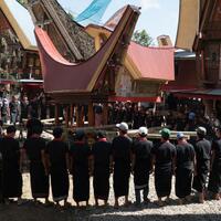 apa-pun-agama-resminya-orang-toraja-memegang-aluk-tadolo