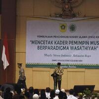 ditemani-romy-jokowi-buka-pendidikan-kader-ulama-mui-di-bogor