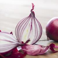 6-jurus-rahasia-agar-tidak-menangis-saat-kupas-bawang-merah