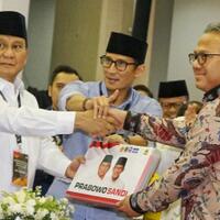 habiburokhman-di-suhu-19-derajat-saja-prabowo-buka-baju