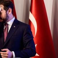 pidato-soal-situasi-ekonomi-menantu-erdogan-bercucuran-keringat
