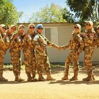 tentara-perempuan-ini-tak-lupakan-tugas-sebagai-ibu-berikan-asi-pakai-seragam