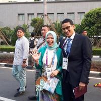 tonton-pembukaan-asian-games-2018-sandiaga-jokowi-keren-banget