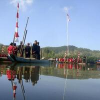 warga-kejawen-bonokeling-upacara-kemerdekaan-di-atas-perahu