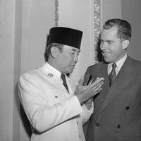 robert-f-kennedy-pernah-berkunjung-ke-indonesia-lihat-foto-fotonya