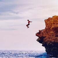 cliff-jumping-extreme-sport-yang-epik