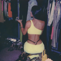 kim-kardashian-sengaja-pamer-thong-merek-gucci-zaman-old-harganya-fantastis