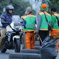 melihat-spesifikasi-helm-anies-baswedan-saat-inspeksi-asian-games-2018