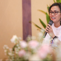 tak-melulu-berbatik-yuk-intip-gaya-sporty-sri-mulyani