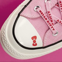 cute-sneakers-terbaru-bergambar-hello-kitty-dari-converse