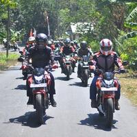 serunya-komunitas-cb150r-streetfire-dan-gofar-hilman-rayakan-kemerdekaan-di-bromo