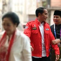 jokowi-dan-prabowo-berpelukan-di-arena-silat