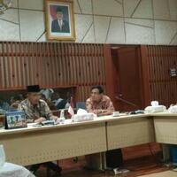 wuihpemerintah-setuju-100-ribu-guru-honorer-jadi-pns