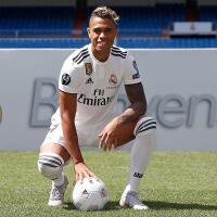 mariano-menginjak-lapangan-rumput-bernabu