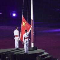 bendera-china-dikibarkan-di-gbk-saat-closing-asian-games