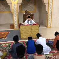 kh-ma-ruf-amin-tetap-rutin-mengaji