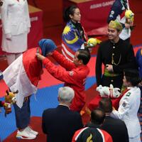 presiden-serahkan-bonus-atlet-indonesia-peraih-medali