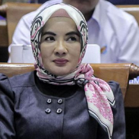ditanya-mangkir-panggilan-kpk-dirut-pertamina-lempar-senyum