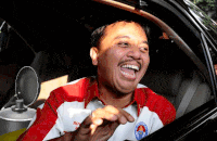 jk-heran-roy-suryo-bawa-barang-kemenpora-3-ribu-bagaimana-ngangkutnya