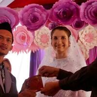 jadi-mualaf-bule-asal-rusia-dinikahi-seorang-petani-ikan-asal-banjarnegara-ditembak