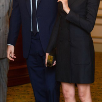 ini-mengapa-meghan-markle-selalu-pakai-sepatu-kebesaran