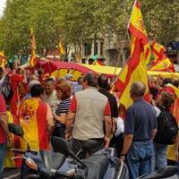 demonstrasi-di-barcelona-untuk-meminta-pemilihan-awal-di-spanyol