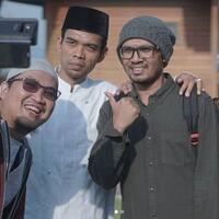 tanyasis-pilih-cowo-ganteng-hobi-porn-atau-cowo-jelek-tapi-alim