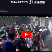 mahasiswa-demo-jokowi-di-palu-polisi-siram-pendemo-dan-padamkan-api-aksi-bakar-ban