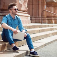 fakta-cowok-milenial-habiskan-2-jam-buat-siapkan-baju-pergi