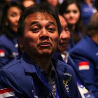 roy-suryo-tak-merasa-bawa-barang-milik-negara