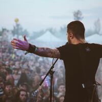 ini-5-artis-atau-band-yang-punya-fans-paling-militan-di-indonesia