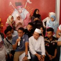 sandiaga-uno-ajari-emak-emak-selfie-jurus-bangau