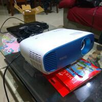 official-lounge-benq-projector