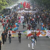 ketua-kpu-tak-persoalkan-keberadaan-atribut-kampanye