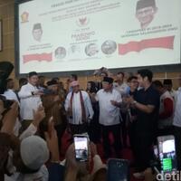 saat-sandiaga-nyanyi-2019-ganti-presiden-dan-prabowo-berjoget