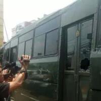 bawa-suporter-persib-bandung-bus-tni-rusak-dilempari-batu