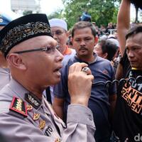 amankan-demo-mahasiswa-di-pekanbaru-polwan-jadi-korban-pelecehan