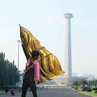 ke-puncak-monas-dengan-cara-baru